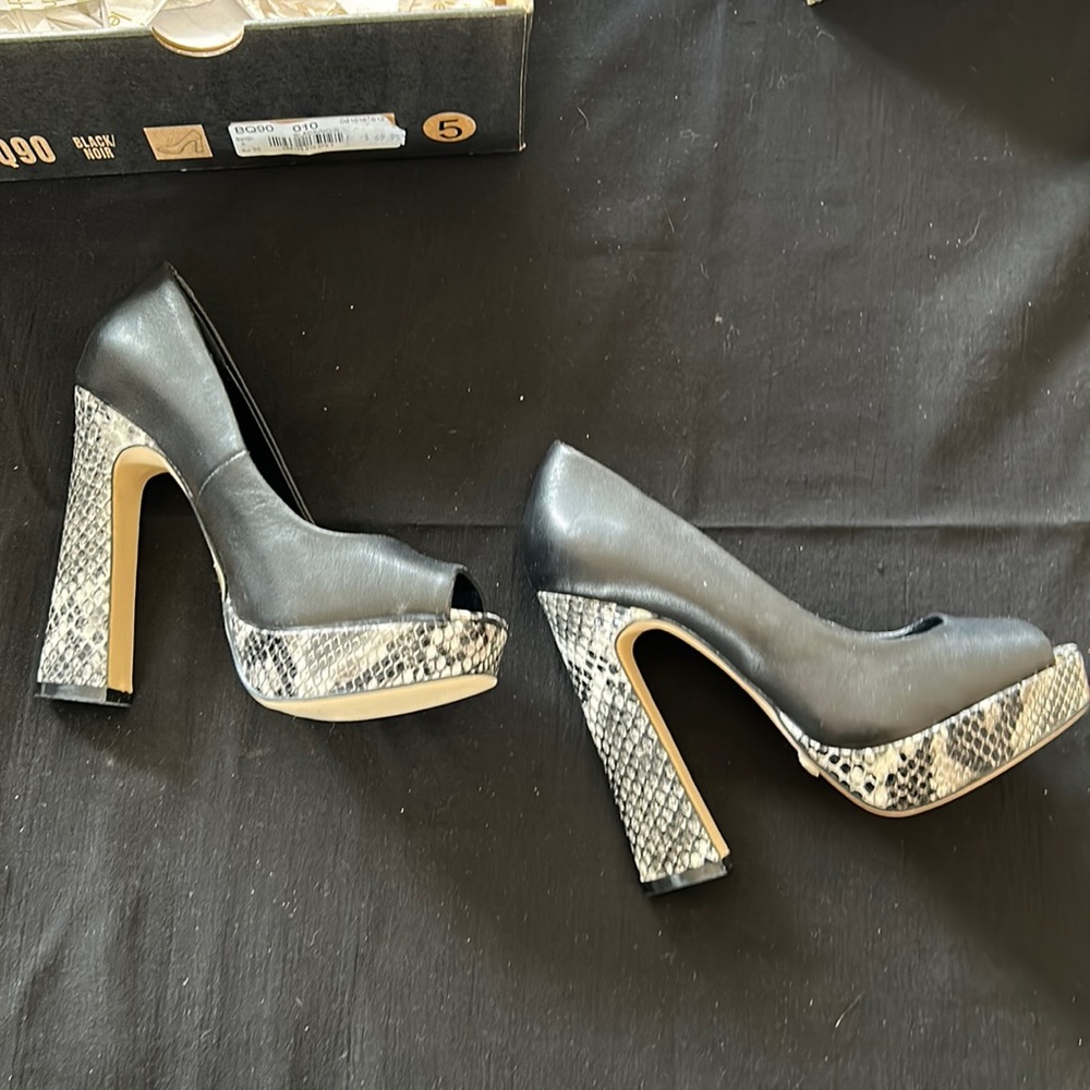 High heels pumps